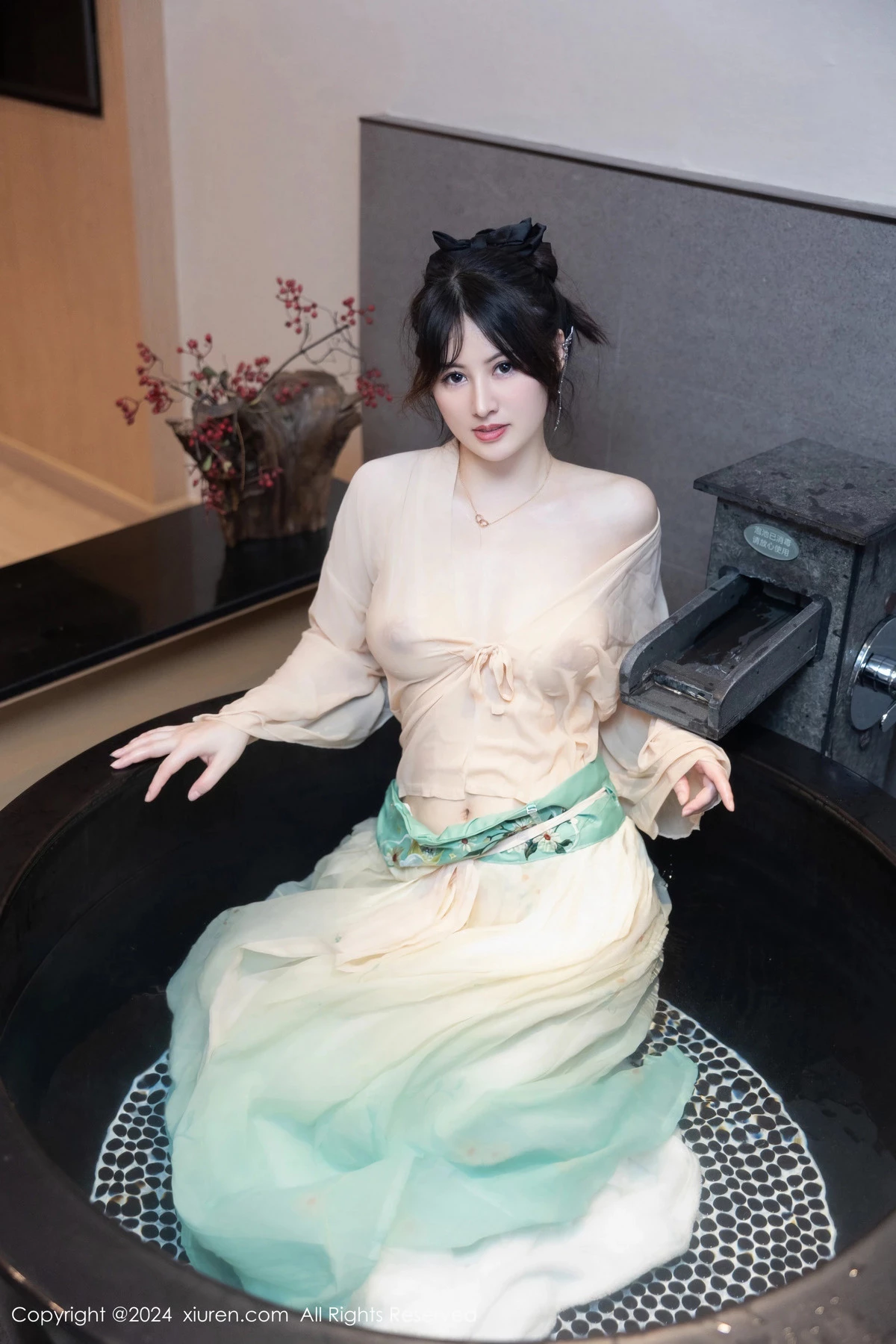 秀人集.com_[XiuRen秀人网]No.8128_模特诗诗kiki浴室场景性感古装情趣服饰秀丰腴有致身材诱惑写真82P