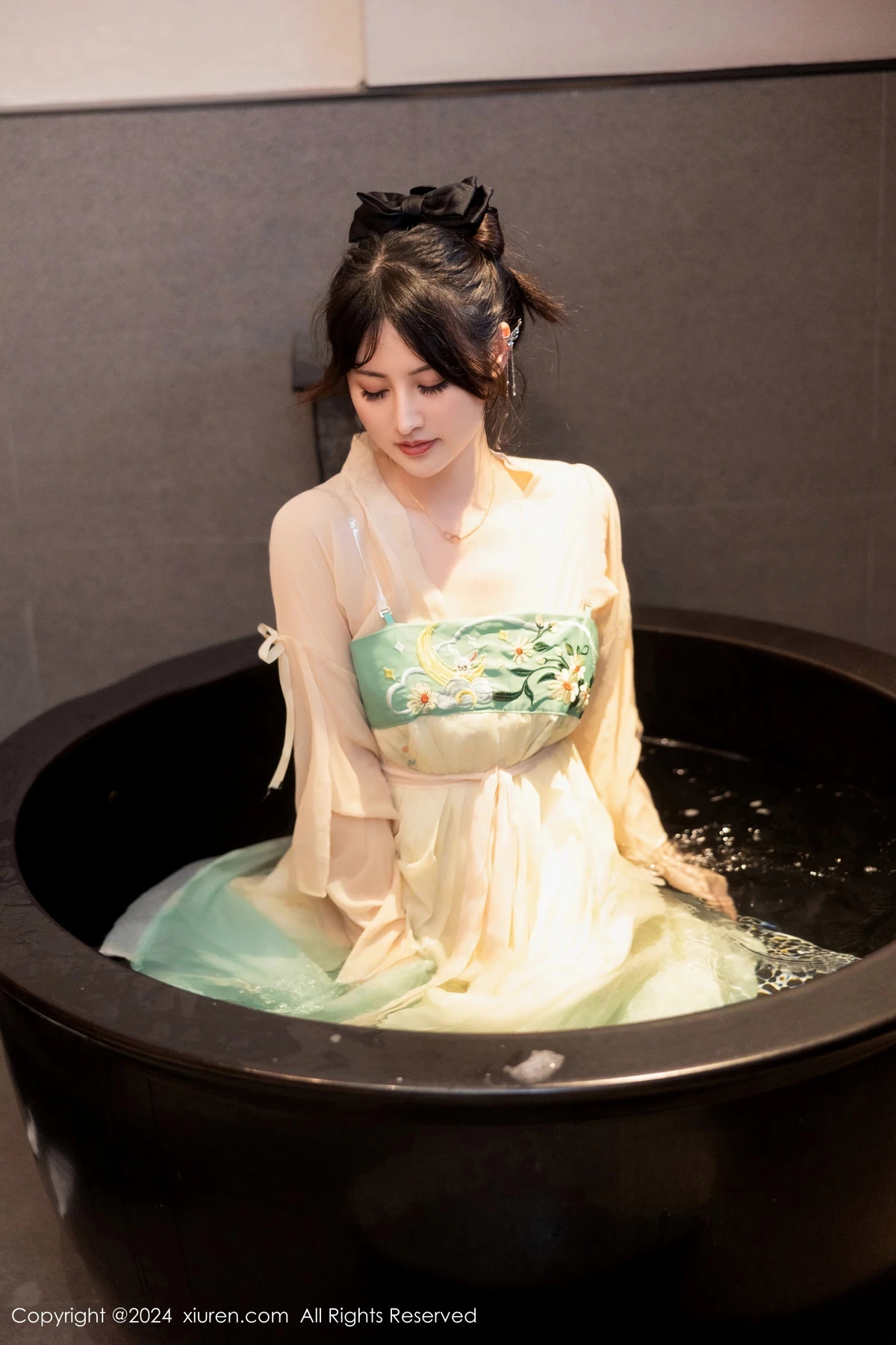 秀人集.com_[XiuRen秀人网]No.8128_模特诗诗kiki浴室场景性感古装情趣服饰秀丰腴有致身材诱惑写真82P