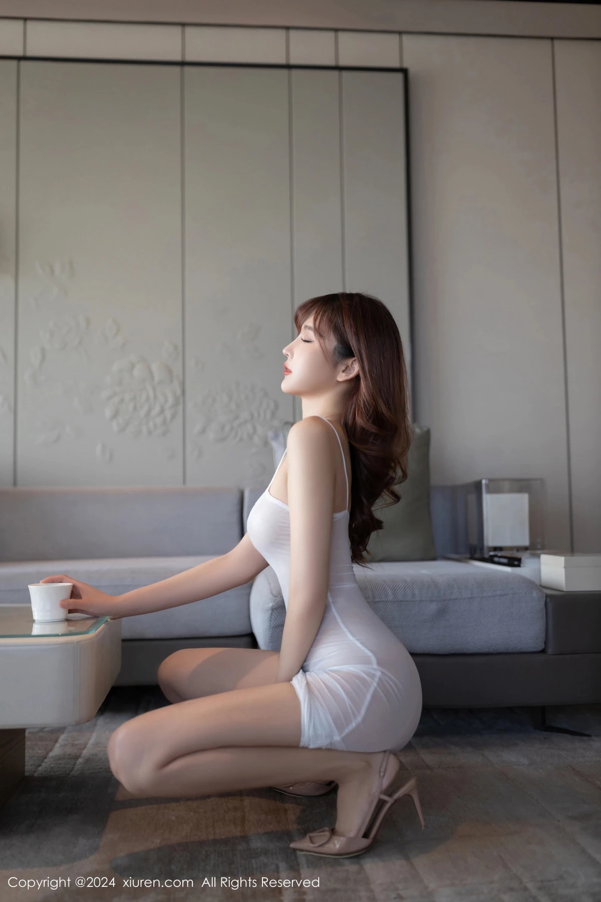 秀人集.com_[XiuRen秀人网]No.8131_模特陆萱萱性感白色轻透吊带长裙真空秀惹火身材极致诱惑写真80P