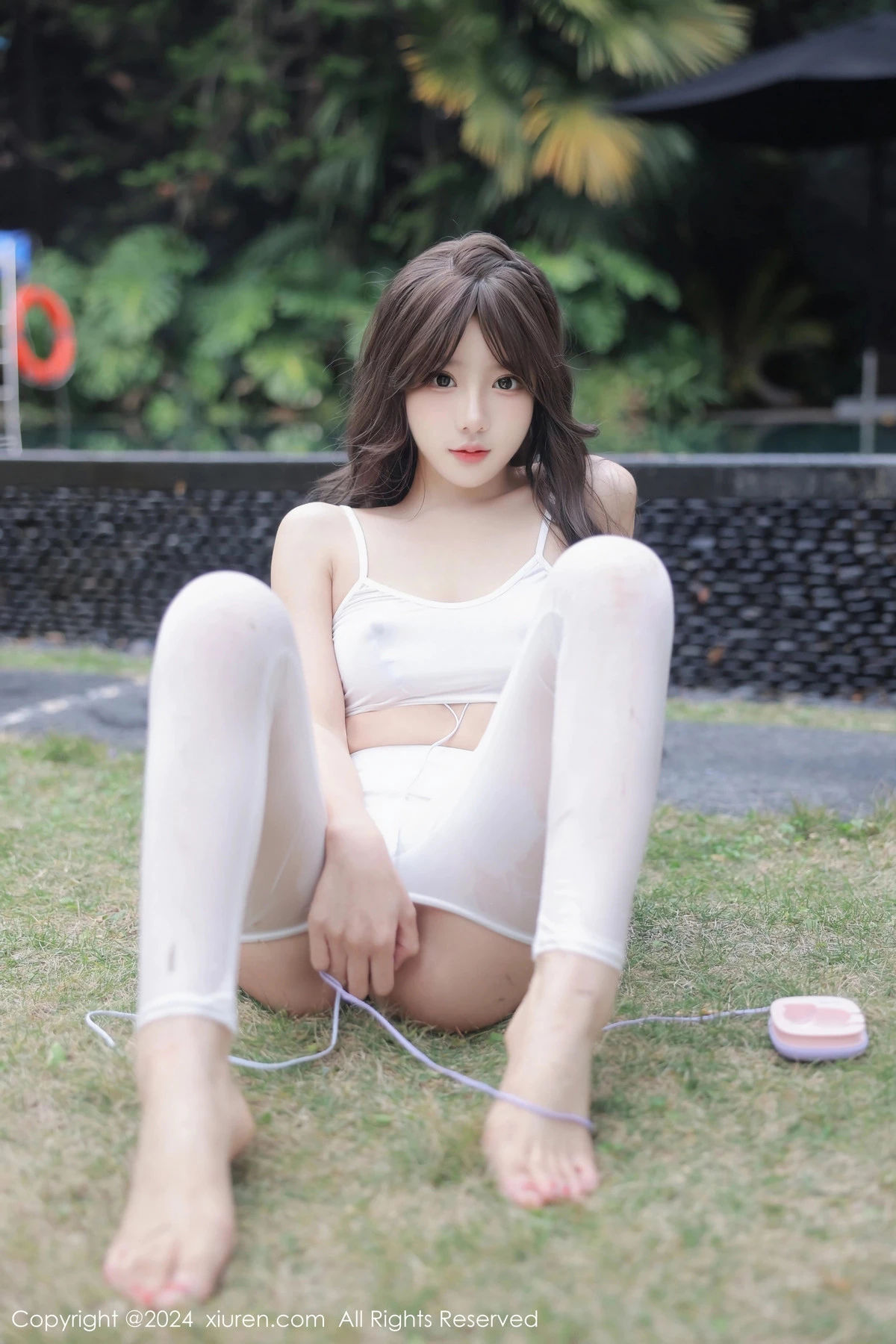 秀人集.com_[XiuRen秀人网]No.8132_模特桃妖夭户外白色内衣配性感白色露臀裤秀曼妙身姿诱惑写真78P