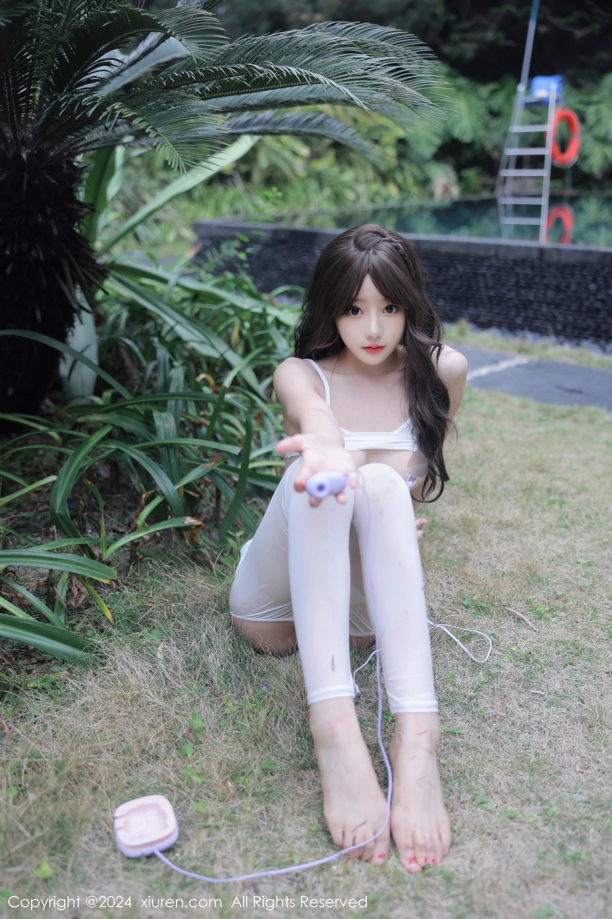 秀人集.com_[XiuRen秀人网]No.8132_模特桃妖夭户外白色内衣配性感白色露臀裤秀曼妙身姿诱惑写真78P
