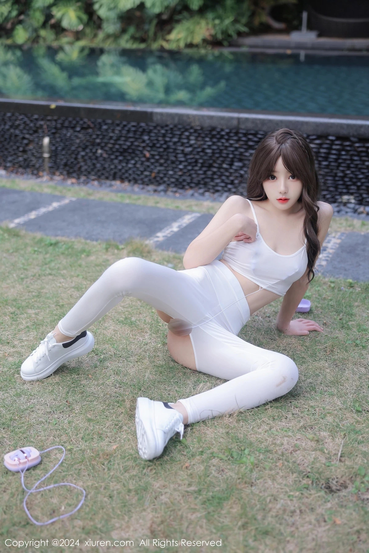 秀人集.com_[XiuRen秀人网]No.8132_模特桃妖夭户外白色内衣配性感白色露臀裤秀曼妙身姿诱惑写真78P