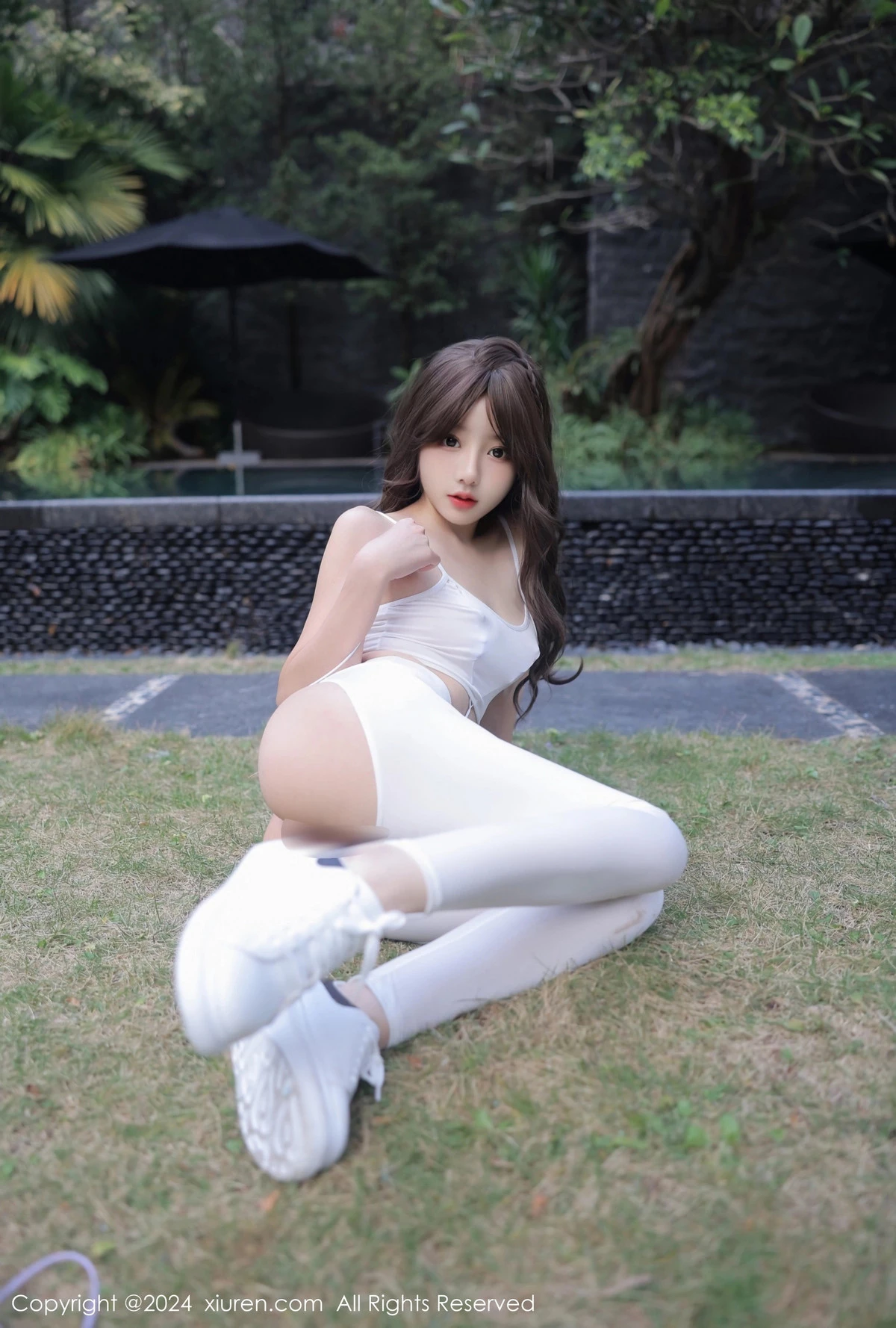 秀人集.com_[XiuRen秀人网]No.8132_模特桃妖夭户外白色内衣配性感白色露臀裤秀曼妙身姿诱惑写真78P