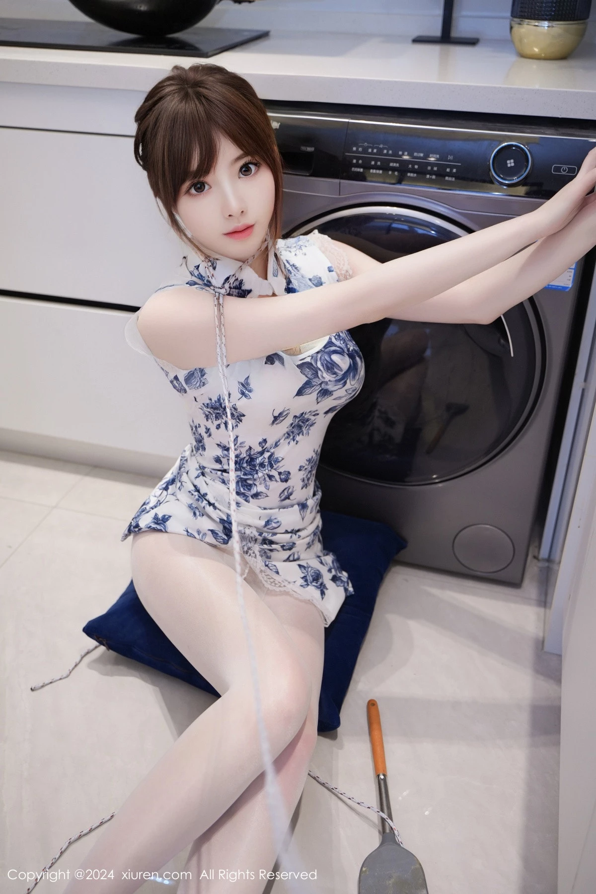 秀人集.com_[XiuRen秀人网]No.8255_模特梦灵儿Mini性感青色轻透旗袍配原色丝袜秀惹火身材诱惑写真77P