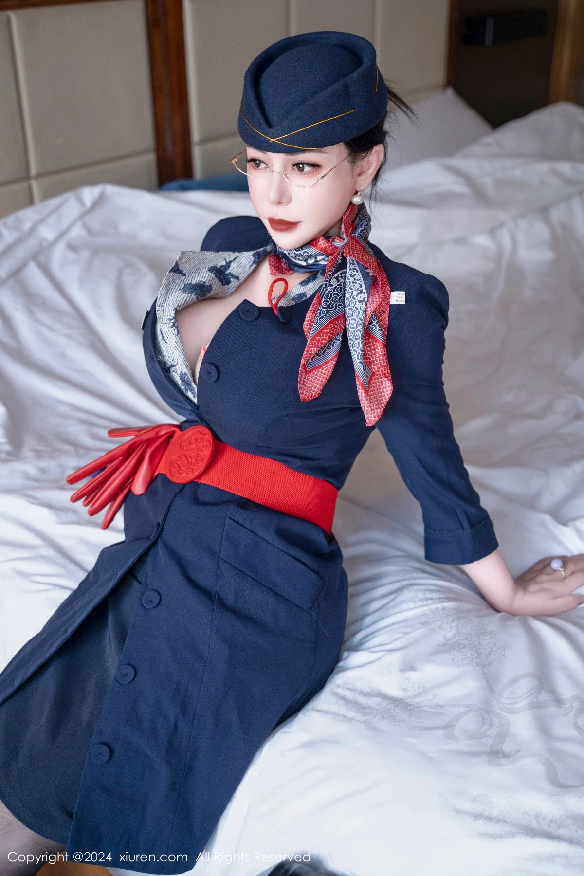 秀人集.com_[XiuRen秀人网]No.8253_模特悦悦姐性感空姐制服露红色内衣配黑丝袜秀魔鬼身材诱惑写真75P