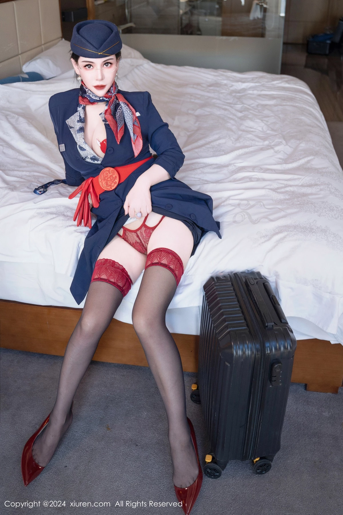 秀人集.com_[XiuRen秀人网]No.8253_模特悦悦姐性感空姐制服露红色内衣配黑丝袜秀魔鬼身材诱惑写真75P