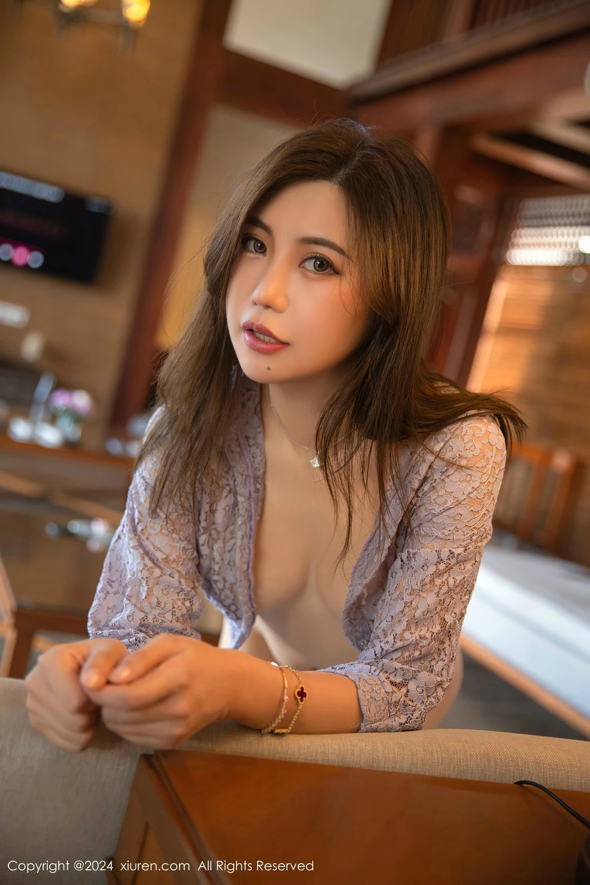 秀人集.com_[XiuRen秀人网]No.8299_女神绮里嘉ula约会场景性感黑色内衣配原色丝袜秀曼妙身姿诱惑写真70P