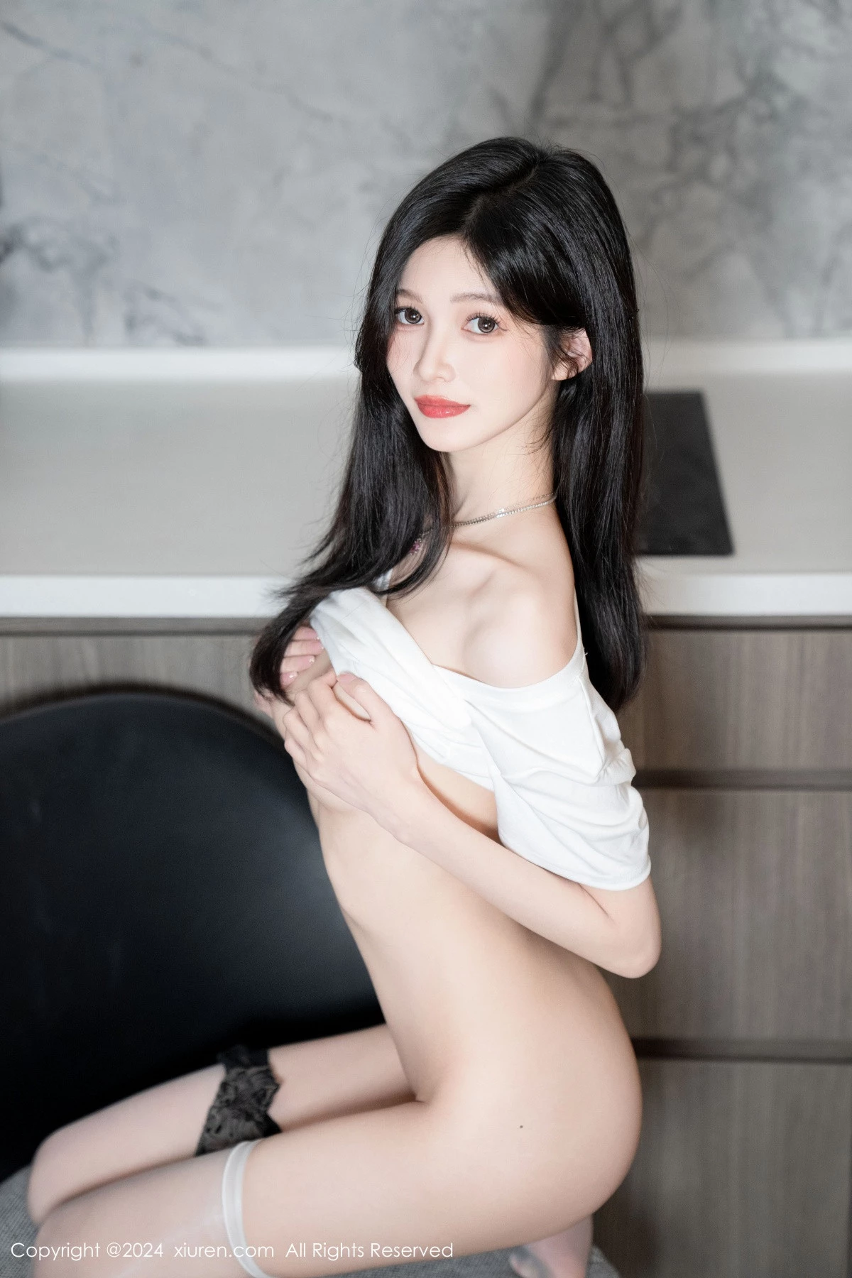 秀人集.com_[XiuRen秀人网]No.8306_模特程程程性感白色短T配牛仔短裤露白丝袜秀曼妙身姿诱惑写真91P