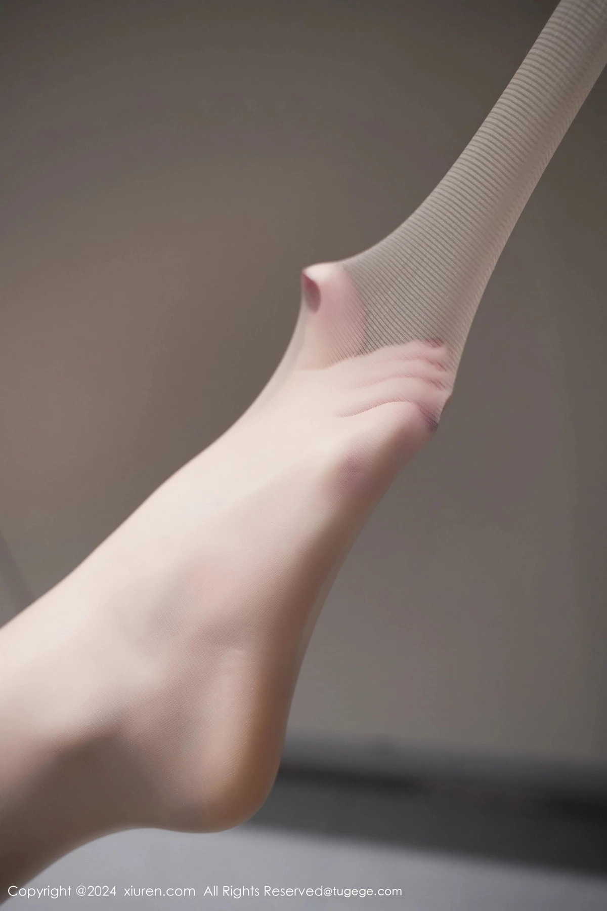 秀人集.com_[XiuRen秀人网]No.8313_模特美七Mia厨房性感红色长裙配超薄肉丝秀丰满身材惹火诱惑写真82P