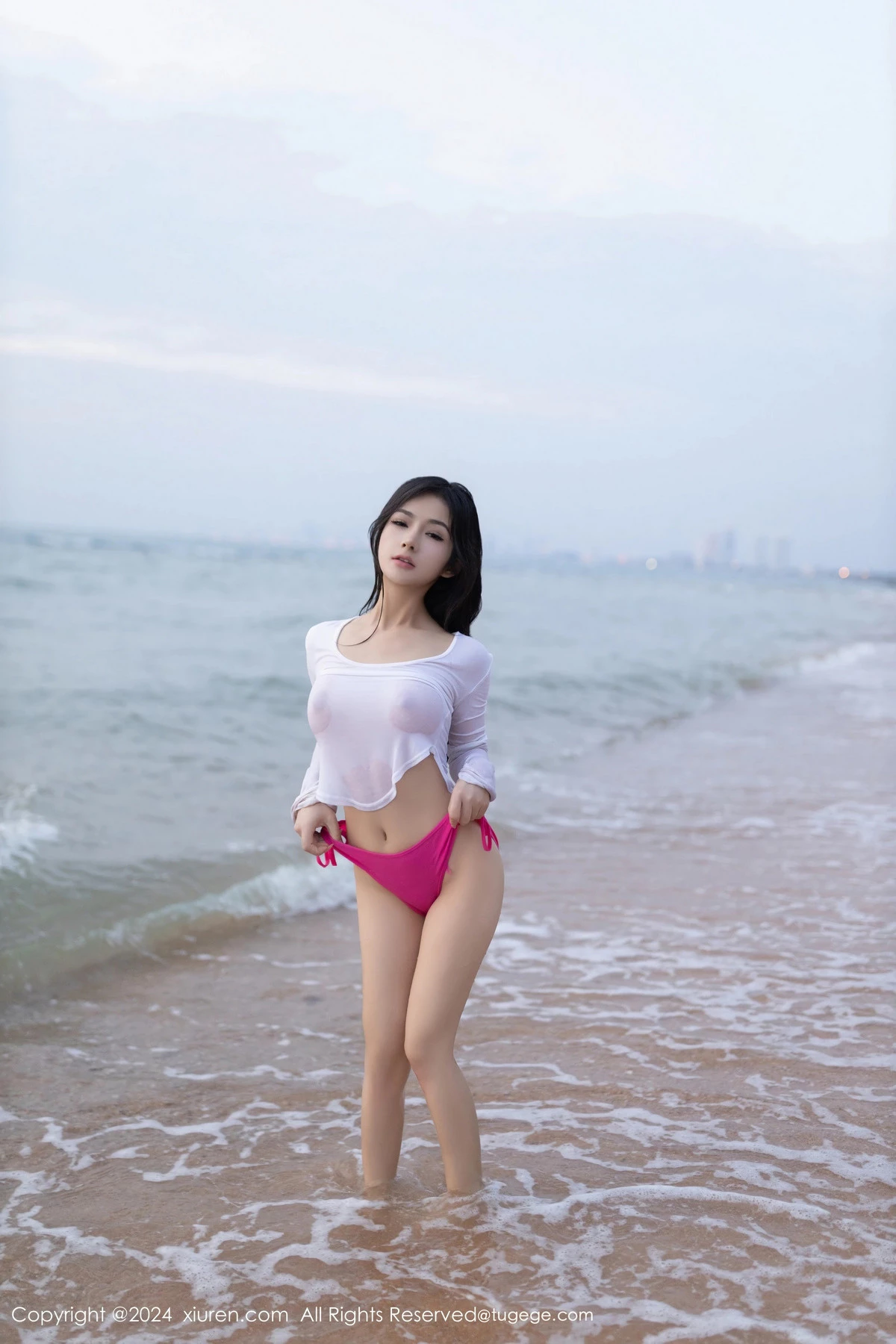 秀人集.com_[XiuRen秀人网]No.8341_模特谭小灵海滩场景半脱露性感玫红内衣秀惹火身材极致诱惑写真80P