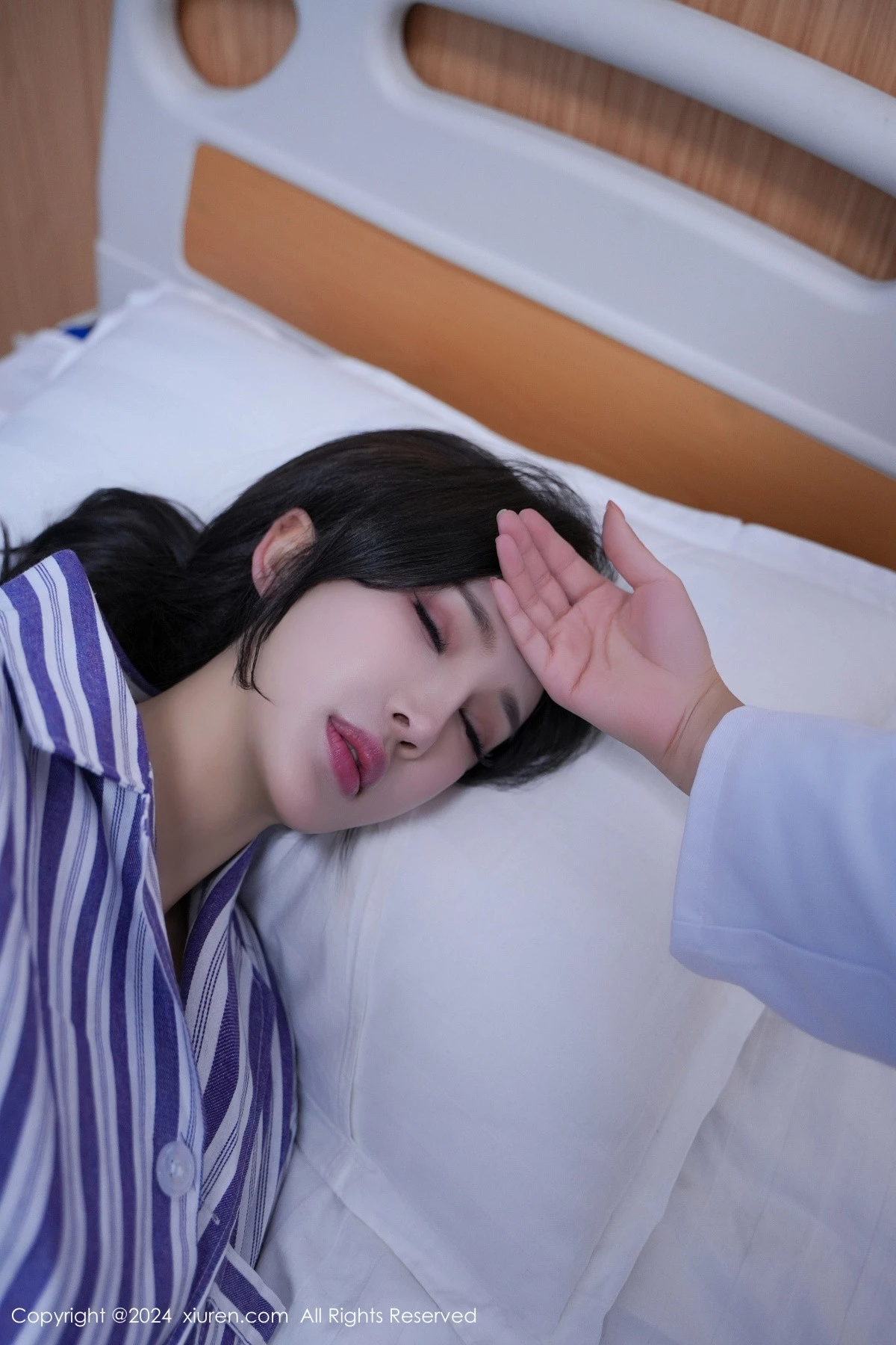 秀人集.com_[XiuRen秀人网]No.8346_女神Carol周妍希X角色扮演患者服配开档肉丝秀丰满身材诱惑写真72P