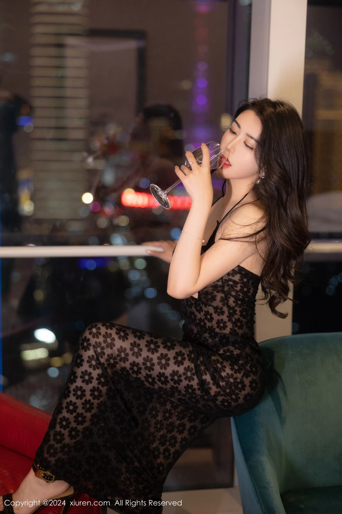 秀人集.com_[XiuRen秀人网]No.8355_模特李若汐场景拍摄性感黑色轻透情趣服饰秀惹火身段诱惑写真77P