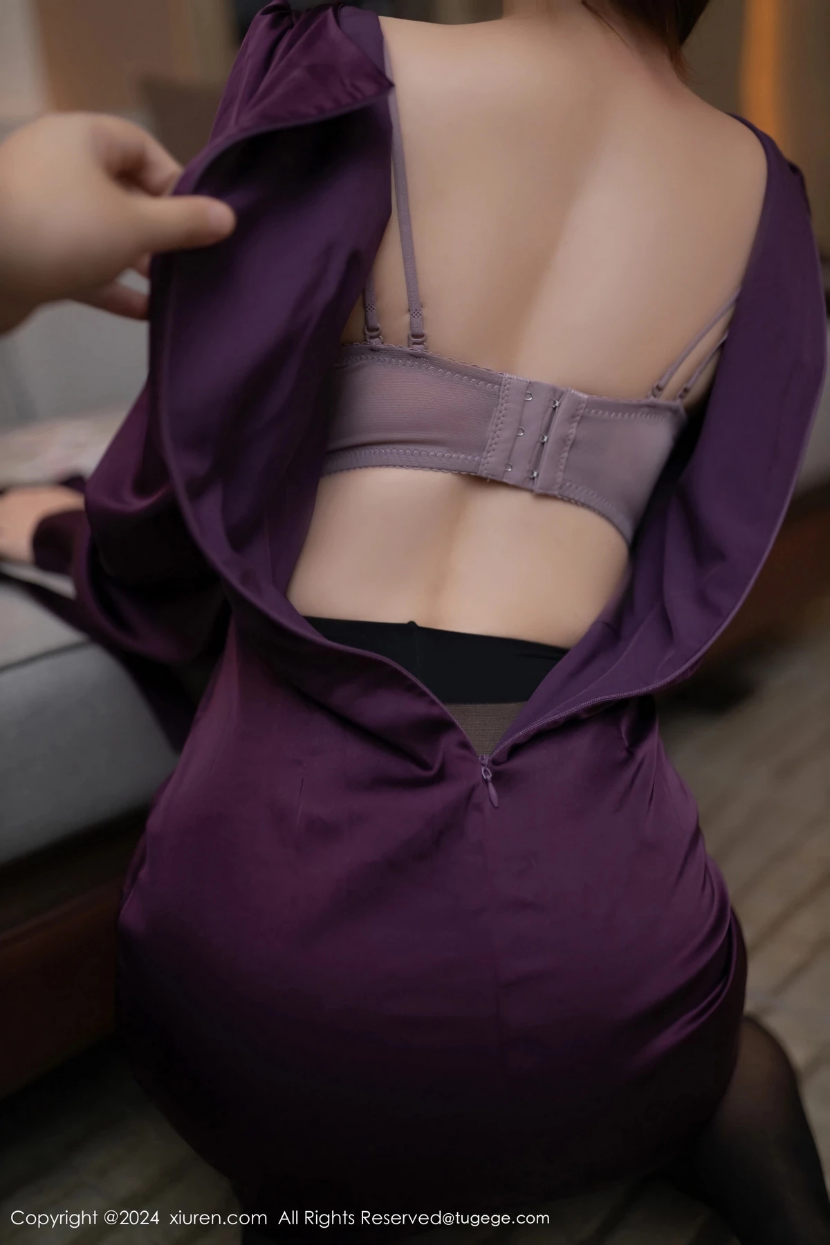 秀人集.com_[XiuRen秀人网]No.8264_模特杏子Yada性感紫色服饰露紫灰蕾丝内衣秀曼妙身姿诱惑写真87P