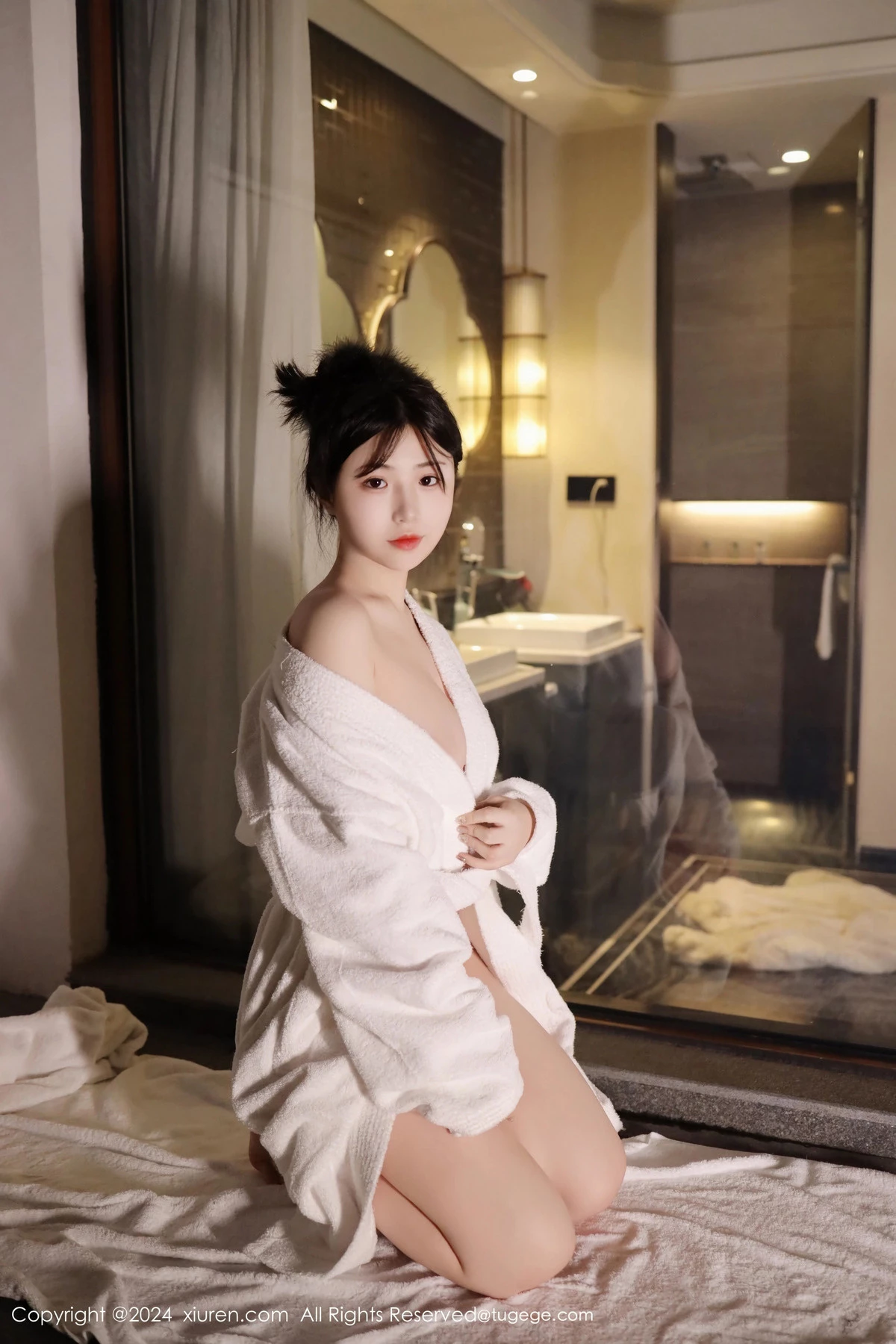 秀人集.com_[XiuRen秀人网]No.8263_模特陈小花SPA场景性感白色浴袍秀油亮肌肤曼妙身姿诱惑写真58P