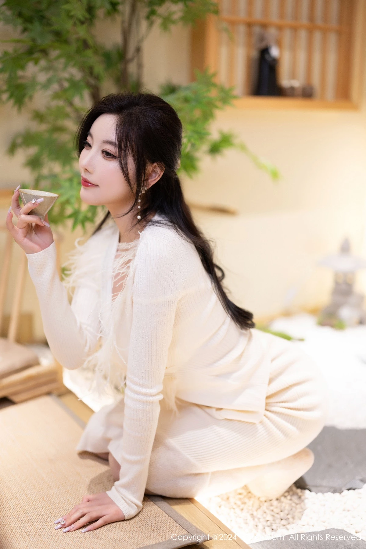 秀人集.com_[XiuRen秀人网]No.8363_女神杨晨晨Yome白色连衣长裙+白色情趣薄纱秀丰腴身材诱惑写真82P