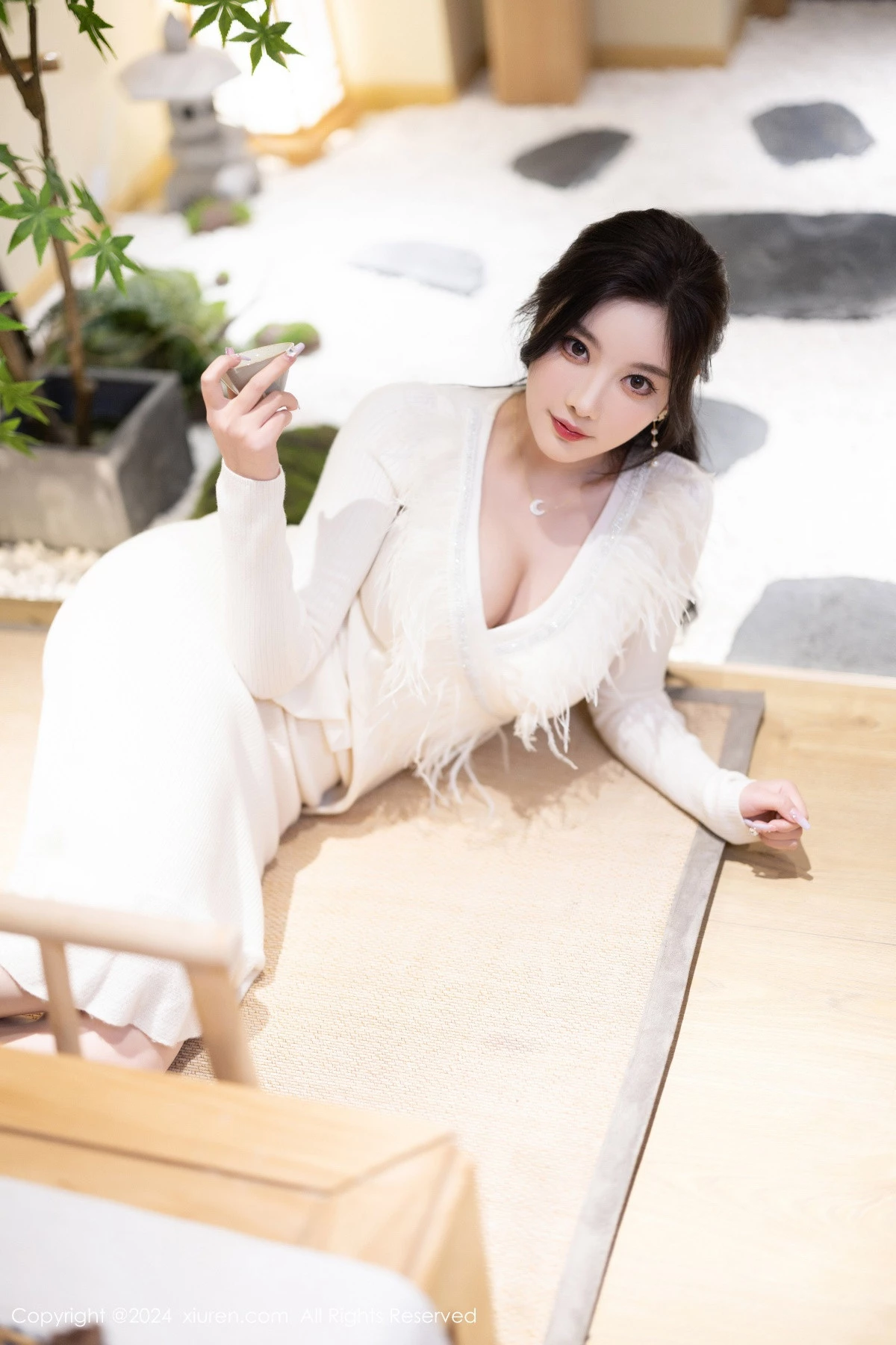 秀人集.com_[XiuRen秀人网]No.8363_女神杨晨晨Yome白色连衣长裙+白色情趣薄纱秀丰腴身材诱惑写真82P