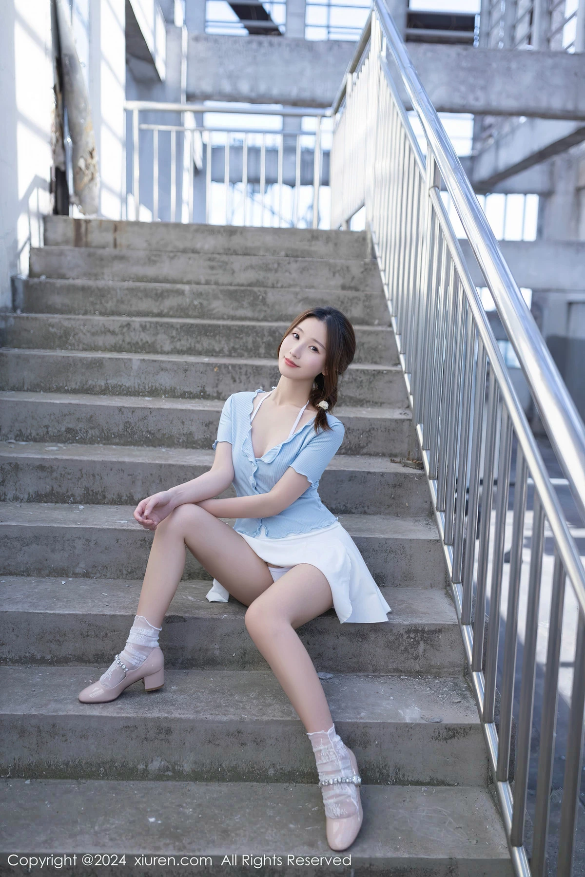 秀人集.com_[XiuRen秀人网]No.8369_模特杏子Yada户外蓝色上衣配白短裙露性感白色内衣完美诱惑写真85P