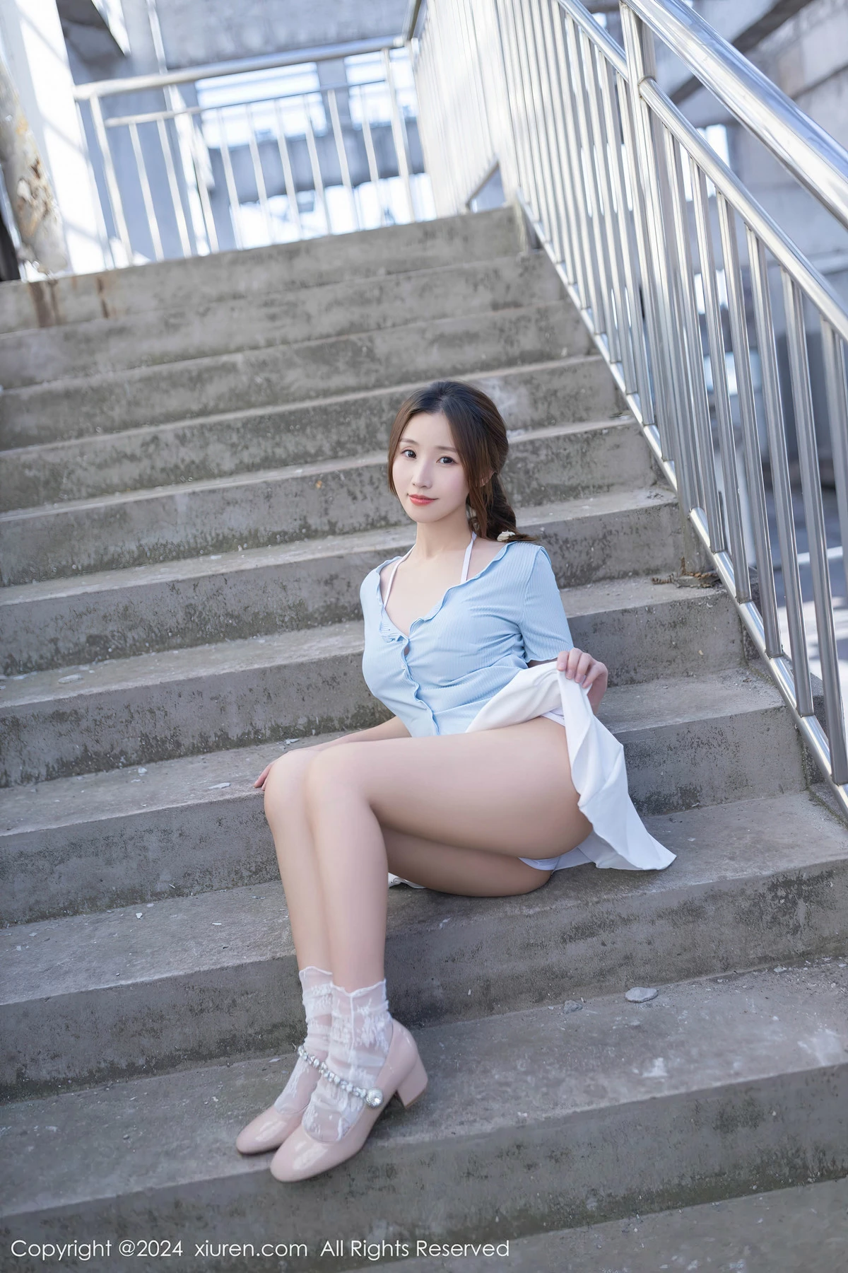 秀人集.com_[XiuRen秀人网]No.8369_模特杏子Yada户外蓝色上衣配白短裙露性感白色内衣完美诱惑写真85P