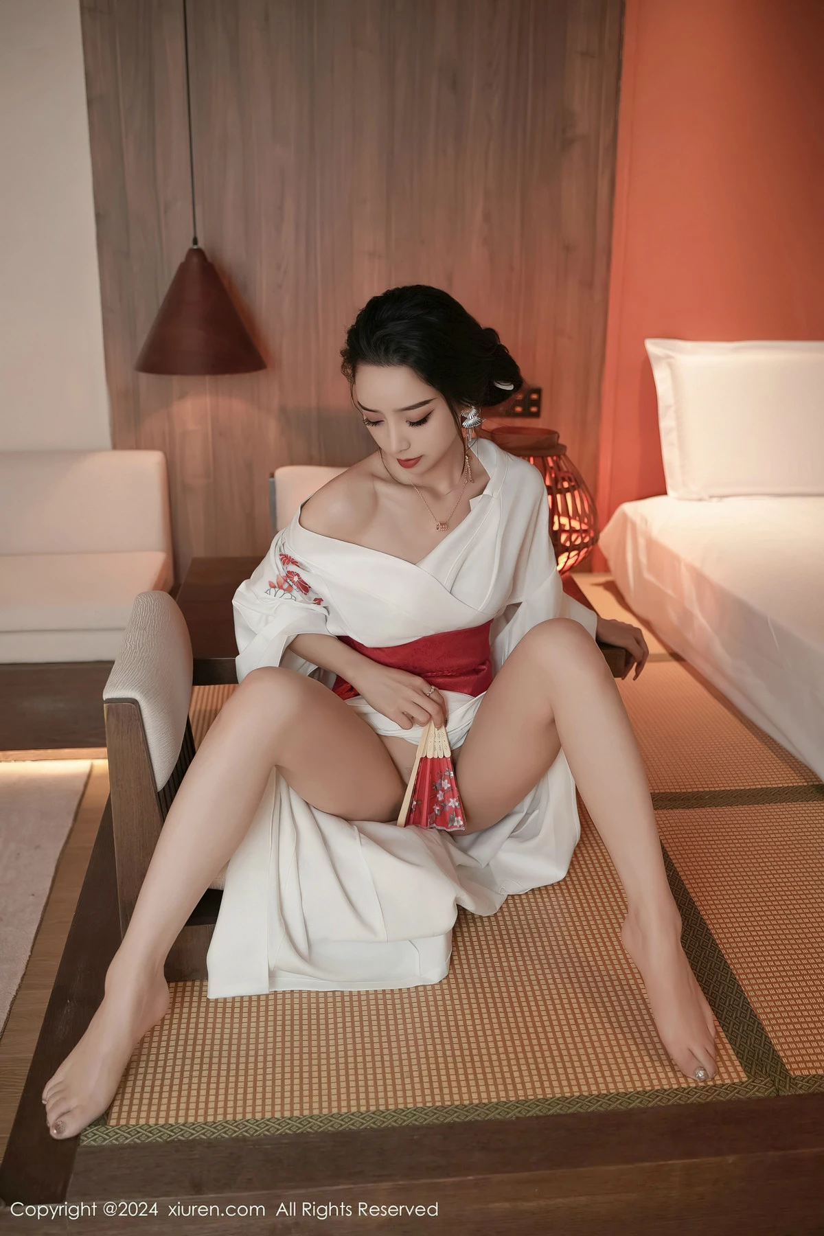 秀人集.com_[XiuRen秀人网]No.8367_模特苏曼兮宾馆场景性感白色日系和服半撩秀翘臀美腿诱惑写真85P