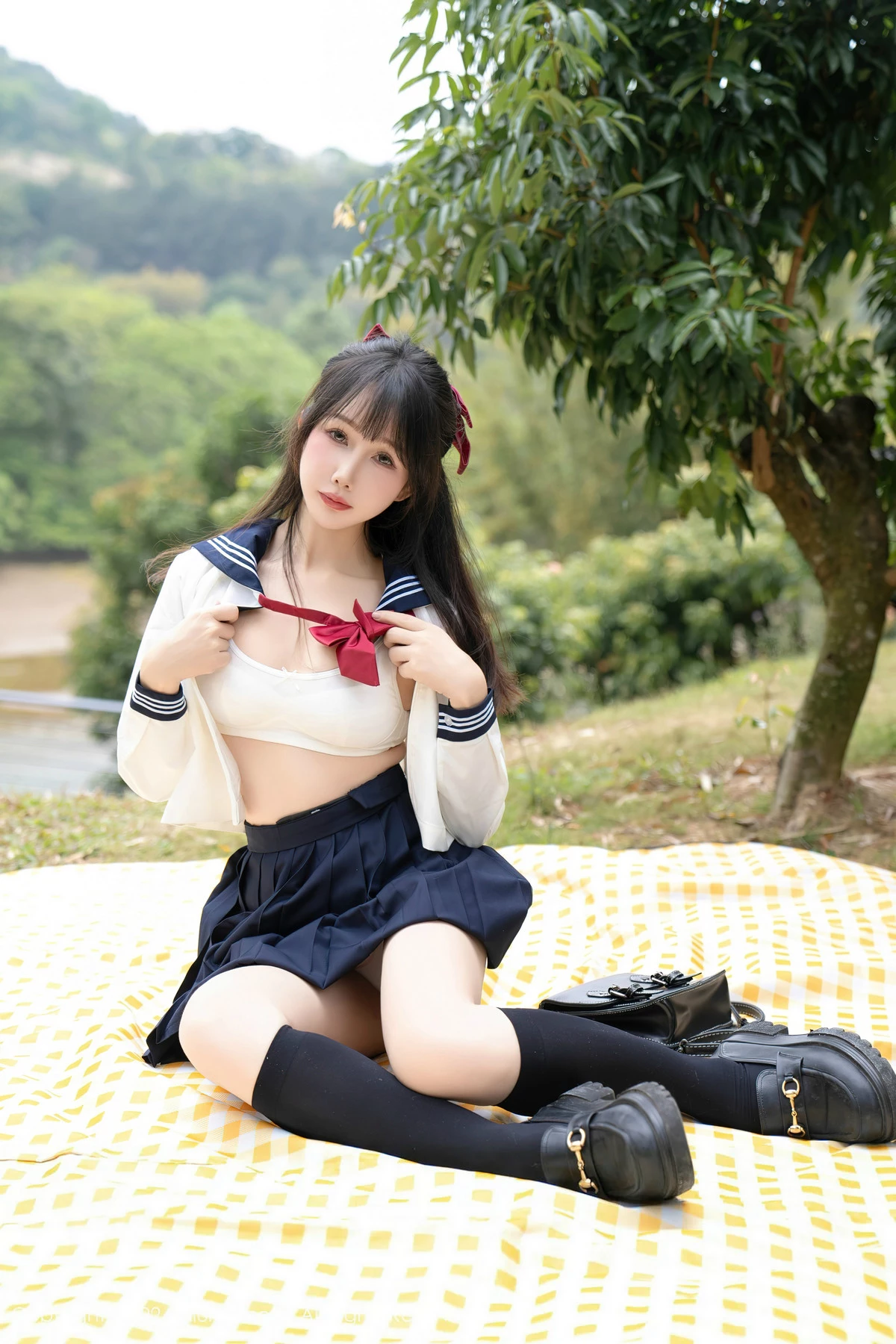 秀人集.com_[XiuRen秀人网]No.8365_模特波巧酱长白山旅拍性感学妹制服配黑丝袜秀曼妙身姿诱惑写真85P