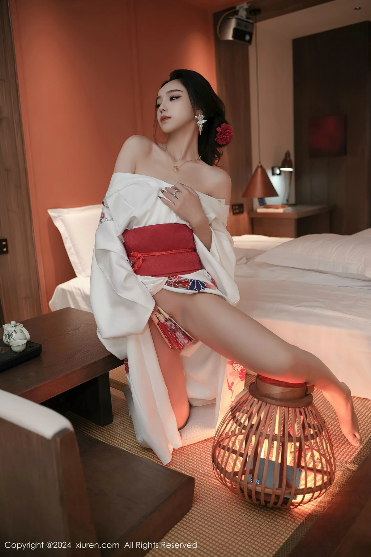 秀人集.com_[XiuRen秀人网]No.8367_模特苏曼兮宾馆场景性感白色日系和服半撩秀翘臀美腿诱惑写真85P