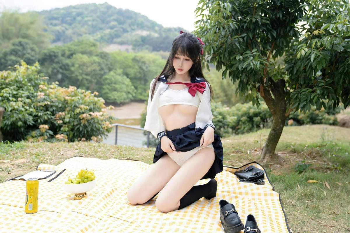 秀人集.com_[XiuRen秀人网]No.8365_模特波巧酱长白山旅拍性感学妹制服配黑丝袜秀曼妙身姿诱惑写真85P