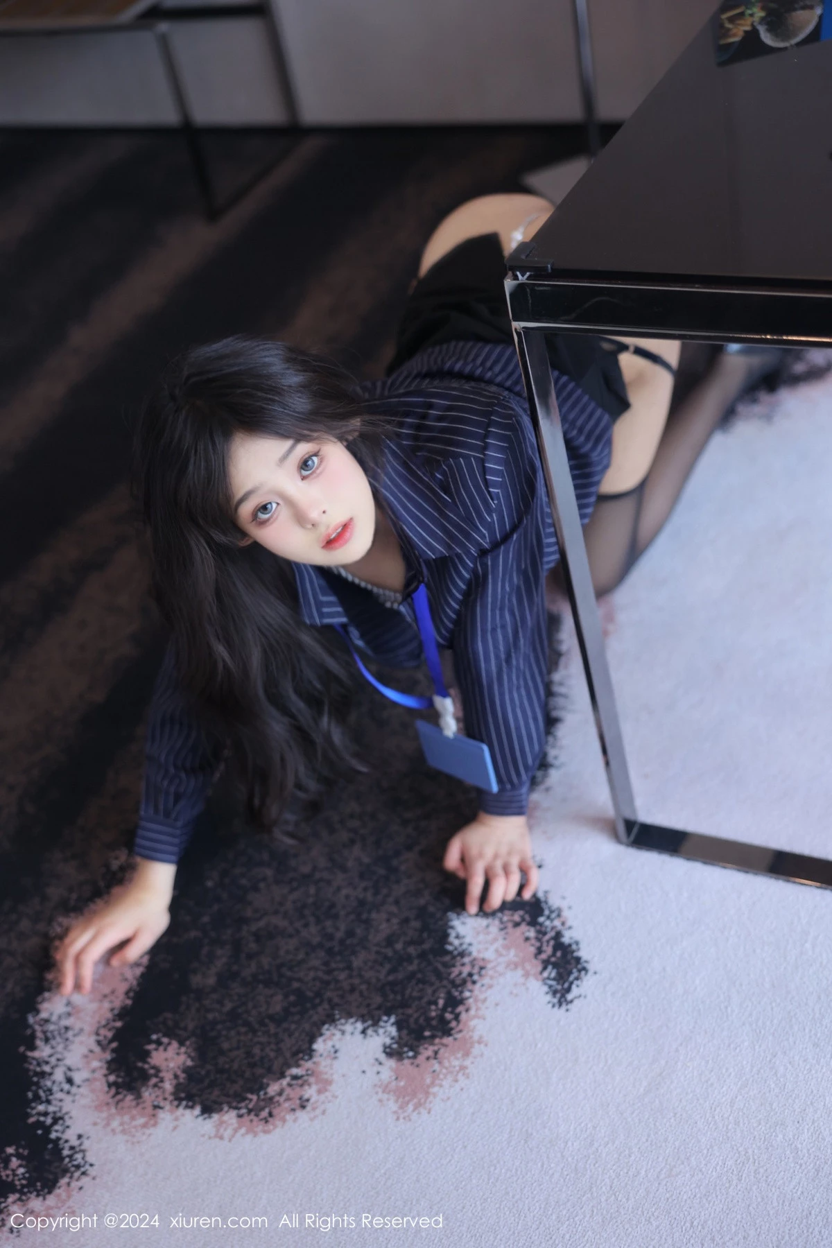 秀人集.com_[XiuRen秀人网]No.8373_模特王心悦性感蓝色OL服饰配黑丝吊袜半脱秀惹火身材诱惑写真82P