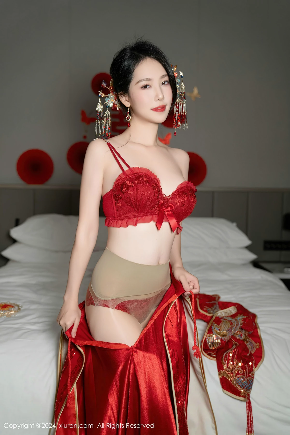 秀人集.com_[XiuRen秀人网]No.8376_模特利世性感红色新娘妆露红色内衣配超薄闪亮肉丝完美诱惑写真95P