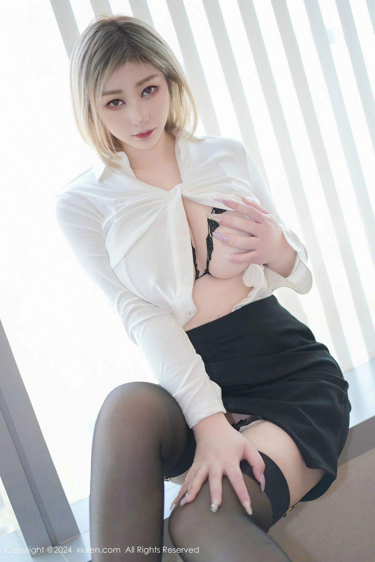 秀人集.com_[XiuRen秀人网]No.8381_女神妲己_Toxic性感白T配黑短裙露黑色情趣服饰秀美臀诱惑写真70P