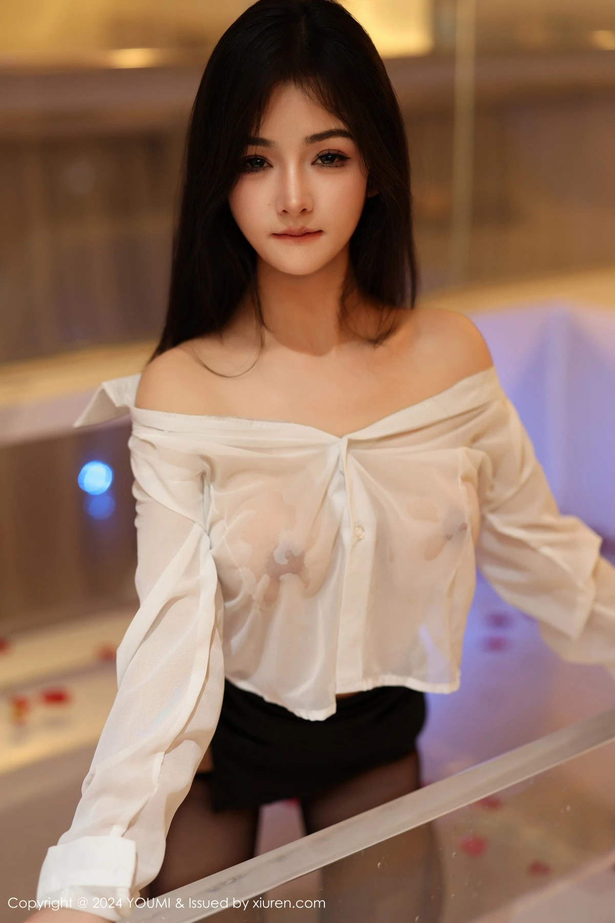 秀人集.com_[YouMi尤蜜荟]Vol.1050_模特谭小灵性感薄透白T配黑短裙露超薄黑丝秀翘臀美腿诱惑写真90P