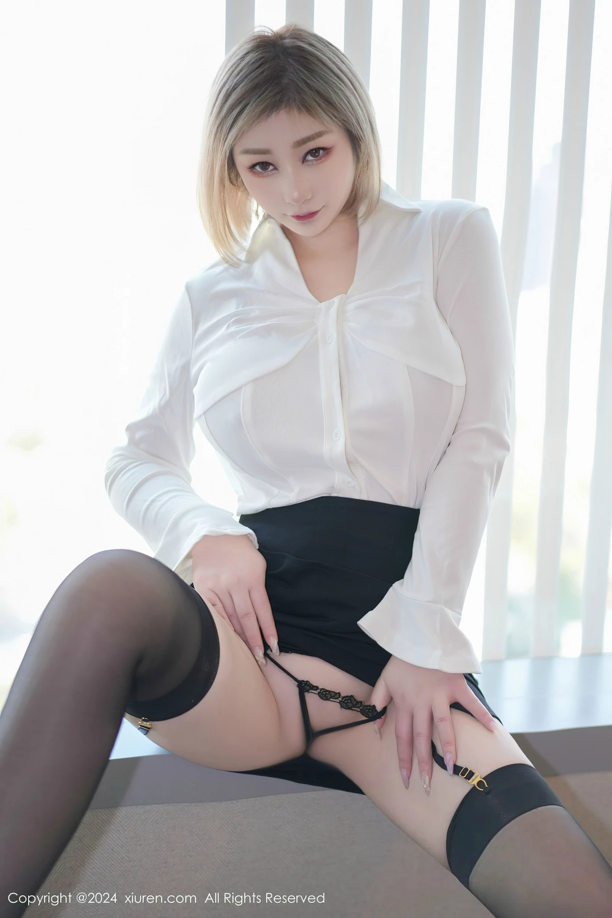 秀人集.com_[XiuRen秀人网]No.8381_女神妲己_Toxic性感白T配黑短裙露黑色情趣服饰秀美臀诱惑写真70P