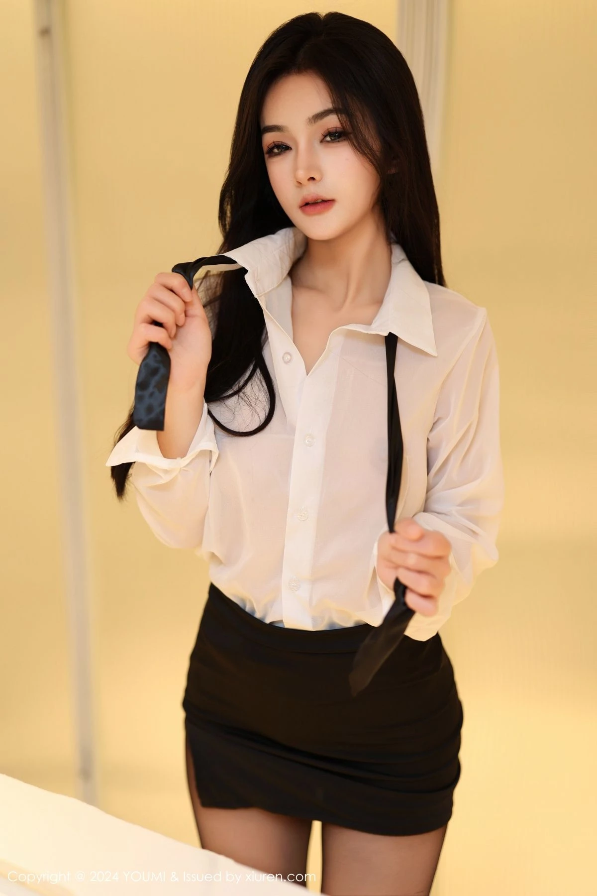 秀人集.com_[YouMi尤蜜荟]Vol.1050_模特谭小灵性感薄透白T配黑短裙露超薄黑丝秀翘臀美腿诱惑写真90P