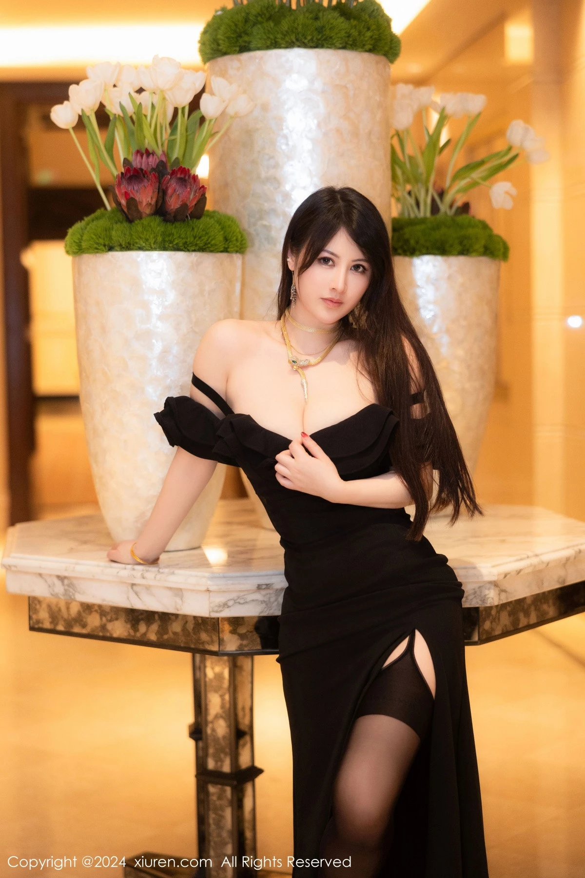 秀人集.com_[XiuRen秀人网]No.8397_模特诗诗kiki性感黑色皮质连体内衣配黑丝吊袜秀丰腴身材诱惑写真81P