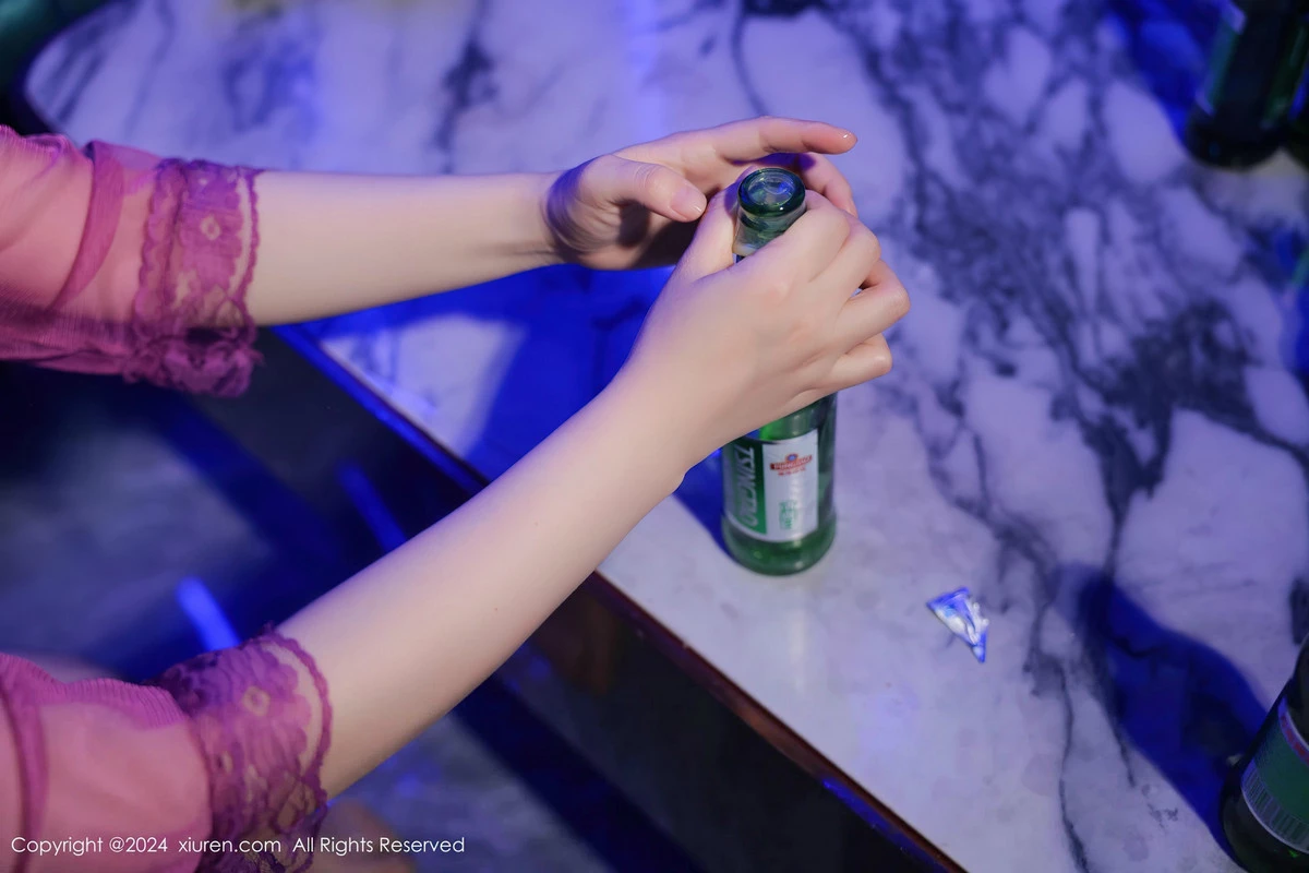 秀人集.com_[XiuRen秀人网]No.8402_模特豆瓣酱KTV场景红色情趣薄纱露性感内衣秀惹火身材诱惑写真73P