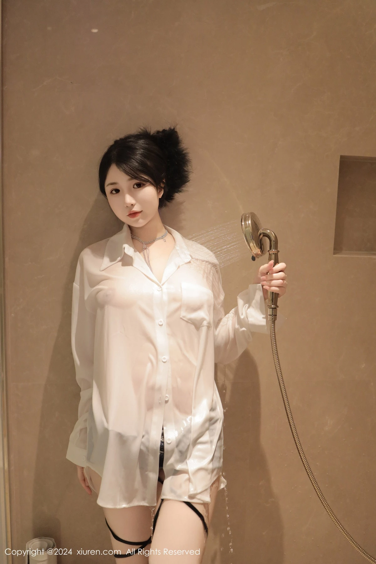 秀人集.com_[XiuRen秀人网]No.8400_模特陈小花浴室性感白色轻透上衣配牛仔短裤秀曼妙身姿诱惑写真77P