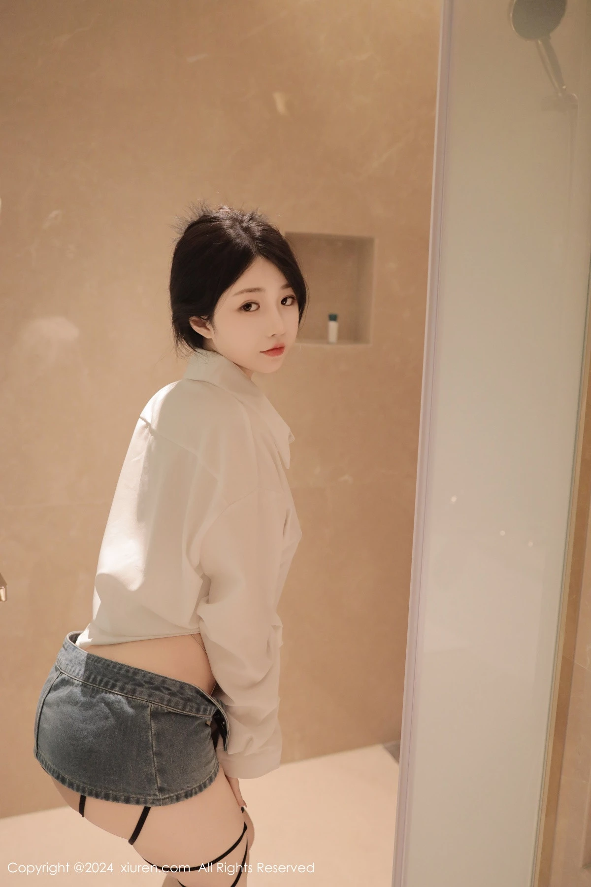 秀人集.com_[XiuRen秀人网]No.8400_模特陈小花浴室性感白色轻透上衣配牛仔短裤秀曼妙身姿诱惑写真77P