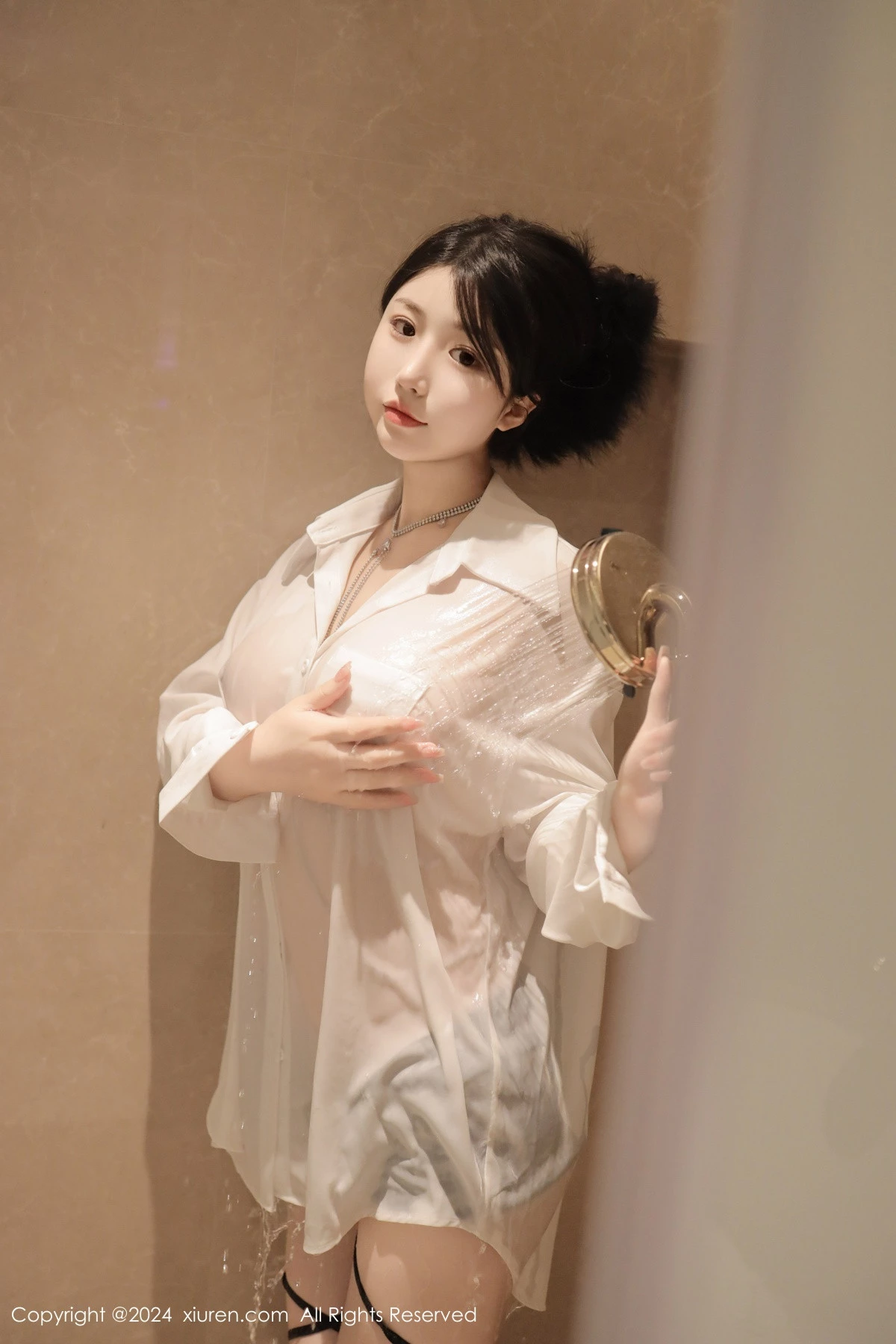 秀人集.com_[XiuRen秀人网]No.8400_模特陈小花浴室性感白色轻透上衣配牛仔短裤秀曼妙身姿诱惑写真77P