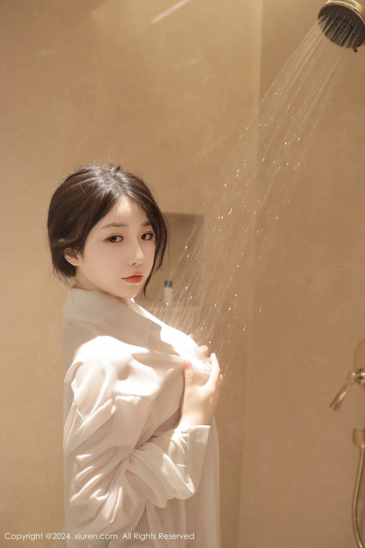 秀人集.com_[XiuRen秀人网]No.8400_模特陈小花浴室性感白色轻透上衣配牛仔短裤秀曼妙身姿诱惑写真77P