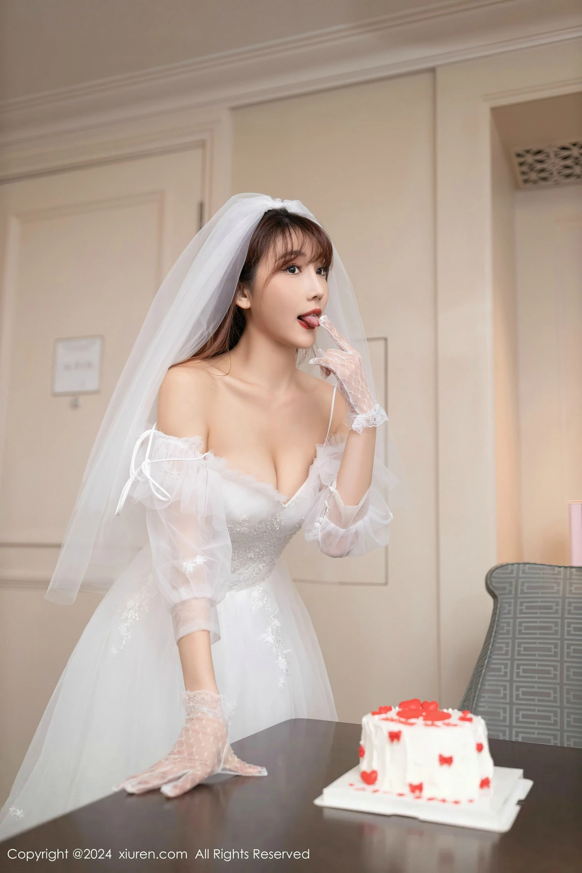 秀人集.com_[XiuRen秀人网]No.8418_模特陆萱萱性感白色婚纱配超薄肉丝半脱秀惹火身材撩人诱惑写真80P