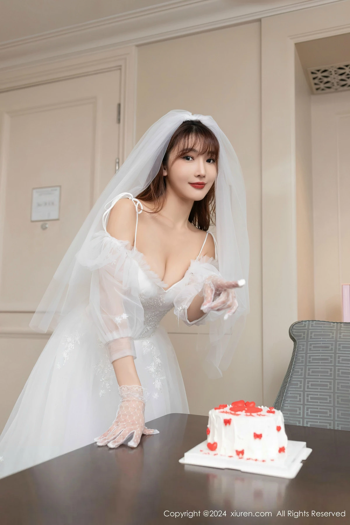 秀人集.com_[XiuRen秀人网]No.8418_模特陆萱萱性感白色婚纱配超薄肉丝半脱秀惹火身材撩人诱惑写真80P