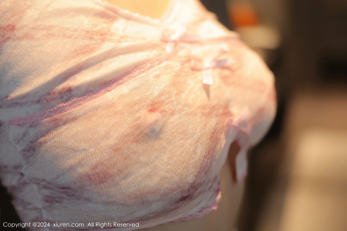 秀人集.com_[XiuRen秀人网]No.8419_模特金小依性感淡粉丝服饰+白色情趣内衣秀惹火身材完美诱惑写真80P