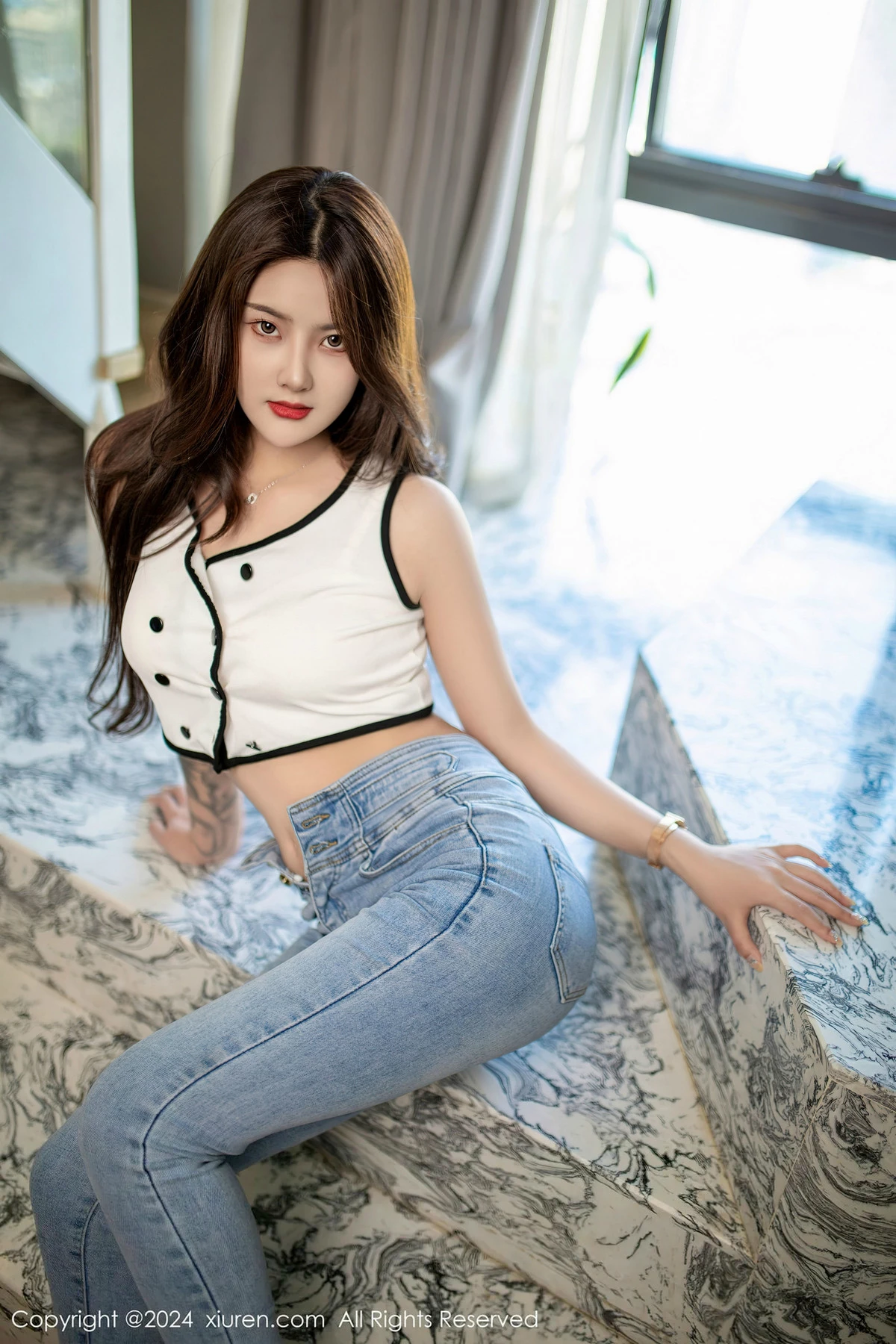 秀人集.com_[XiuRen秀人网]No.8410_模特仙女爱自由性感粉色睡裙+简约牛仔裤秀曼妙身姿诱惑写真50P