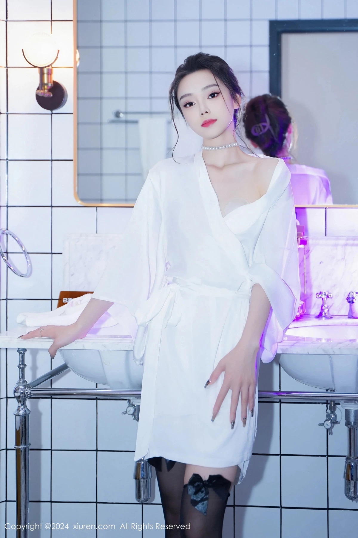 秀人集.com_[XiuRen秀人网]No.8283_模特苏曼兮浴室场景性感白色连衣裙配黑丝袜秀丰腴美臀诱惑写真84P