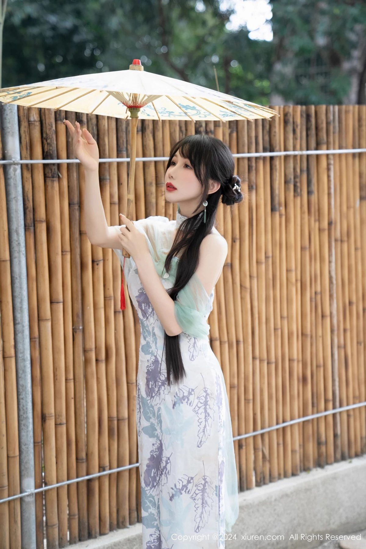 秀人集.com_[XiuRen秀人网]No.8448_模特波巧酱性感黑色薄纱肚兜+图案旗袍配闪亮肉丝完美诱惑写真96P