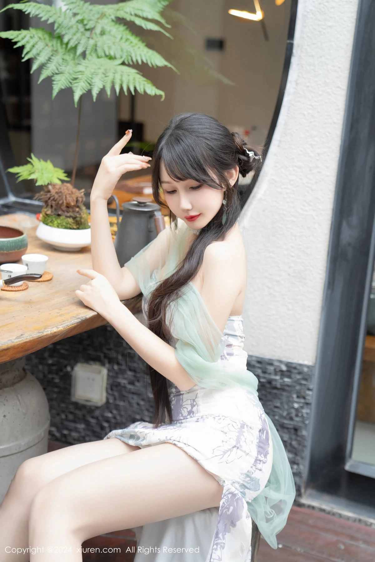 秀人集.com_[XiuRen秀人网]No.8448_模特波巧酱性感黑色薄纱肚兜+图案旗袍配闪亮肉丝完美诱惑写真96P