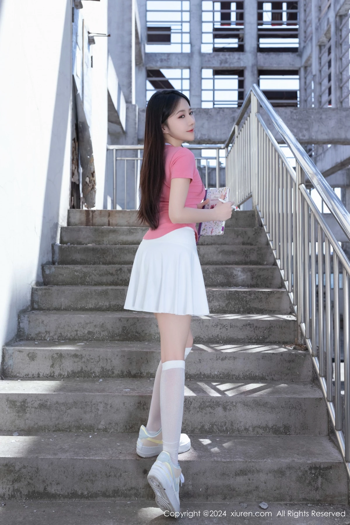 秀人集.com_[XiuRen秀人网]No.8457_模特鱼子酱Fish粉色上衣配白色短裙露性感白色内衣完美诱惑写真80P