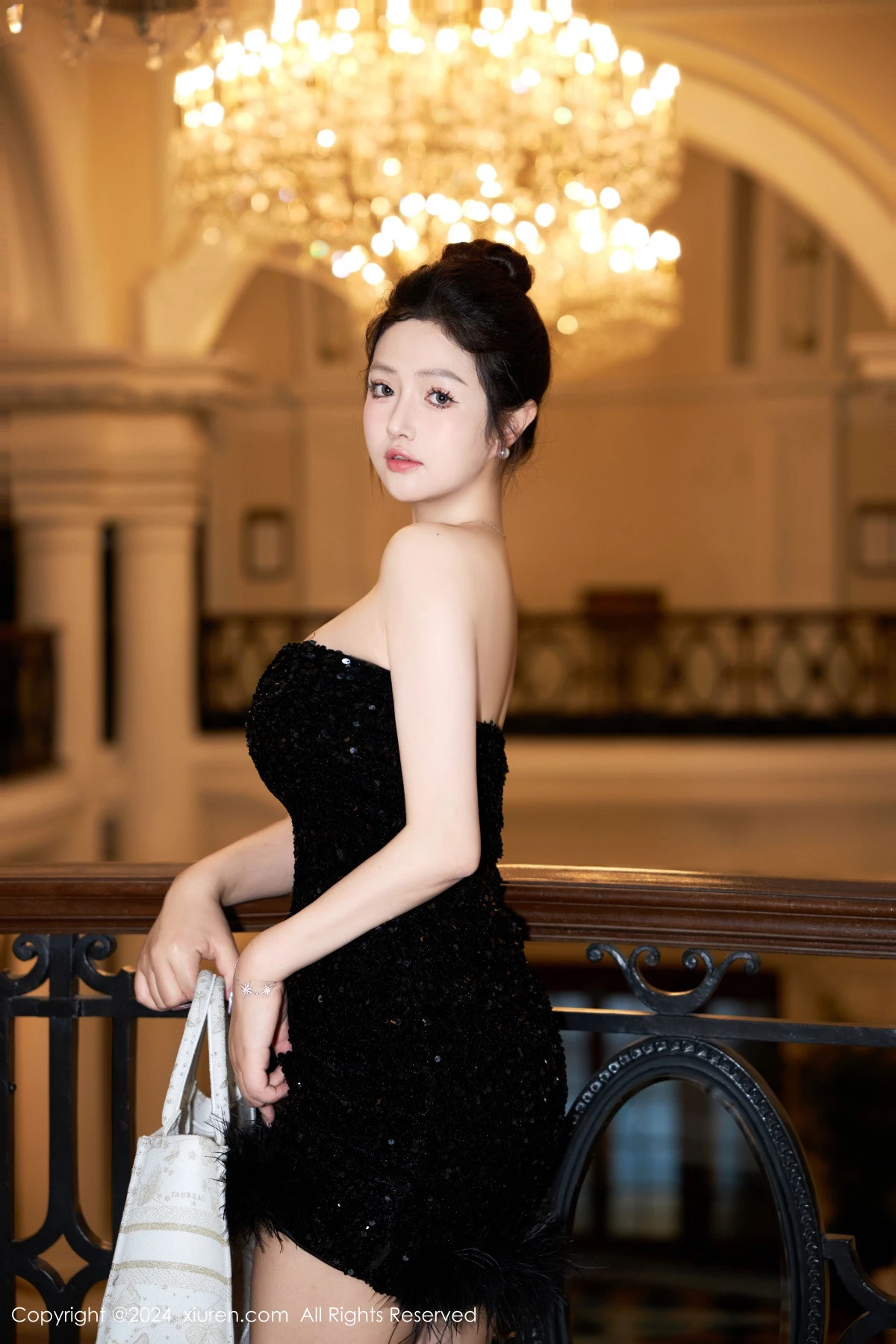 秀人集.com_[XiuRen秀人网]No.8462_模特养乐多DoDo性感黑色小礼服露紫色情趣内衣配丝袜诱惑写真48P