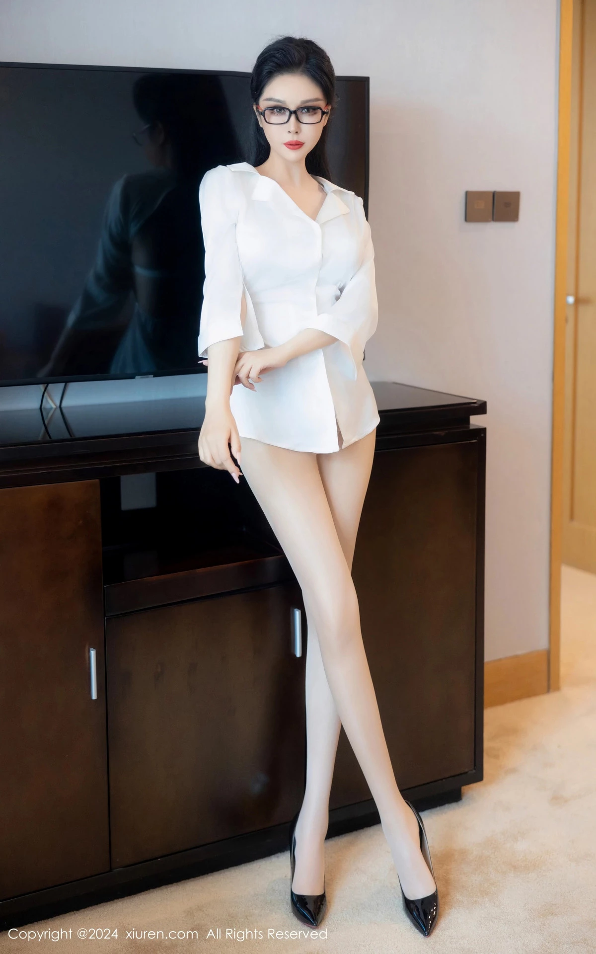 秀人集.com_[XiuRen秀人网]No.8469_模特田冰冰私房性感白色蕾丝内衣配超薄肉丝秀丰满身材诱惑写真57P