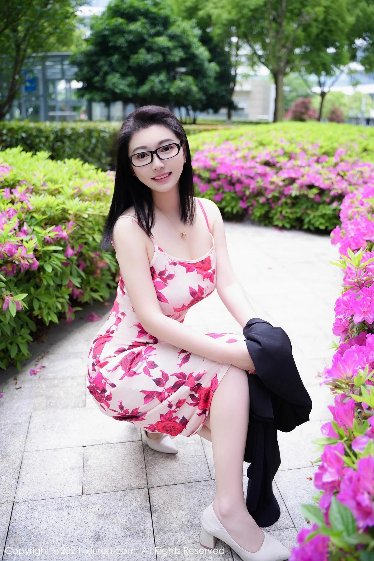 秀人集.com_[XiuRen秀人网]No.8468_模特雅茹老师厨房场景性感红色图案长裙秀柔美身姿完美诱惑写真79P