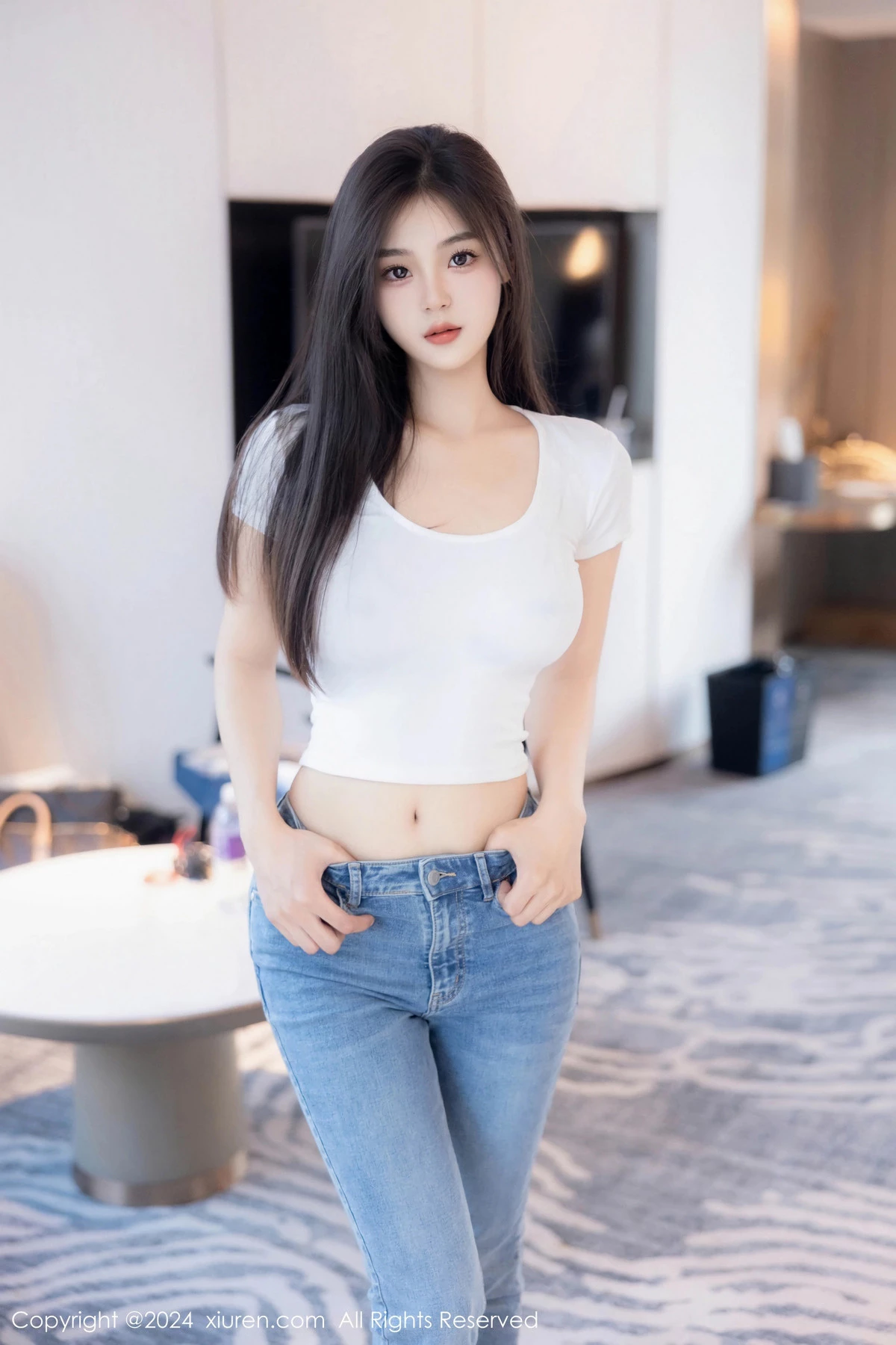 秀人集.com_[XiuRen秀人网]No.8467_新人模特周周不吃香菜性感白T配牛仔裤秀完美身姿迷人诱惑写真88P